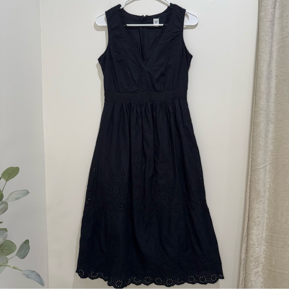 GAP Dresses & Skirts - GAP Eyelet Embroidered Midi Dress Petite Size‎ 4